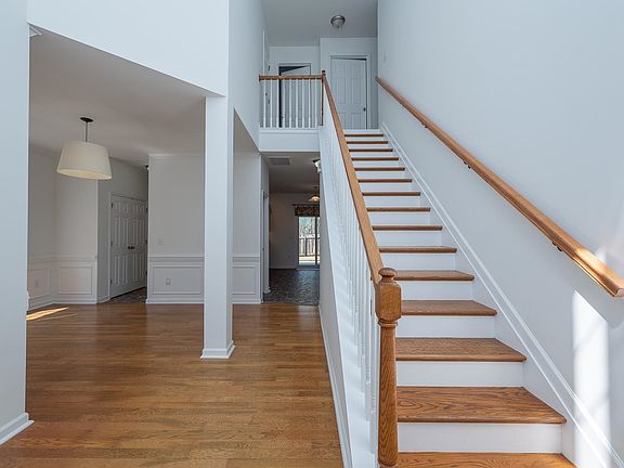 4th image of 815 Bayshore Ln