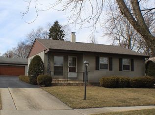 72 Trenton Ave, South Elgin, IL 60177