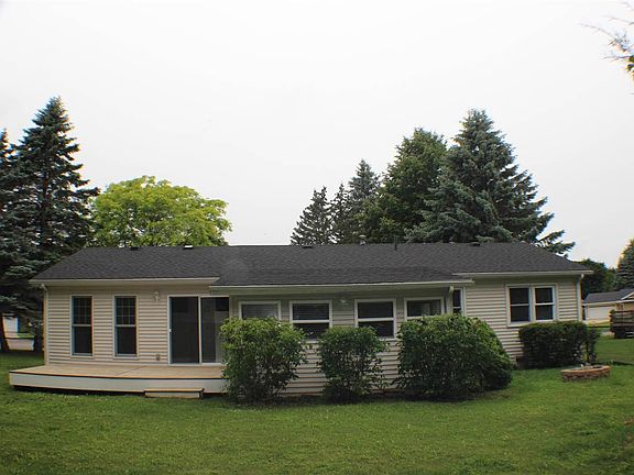 3rd image of 1006 Saint James Pl