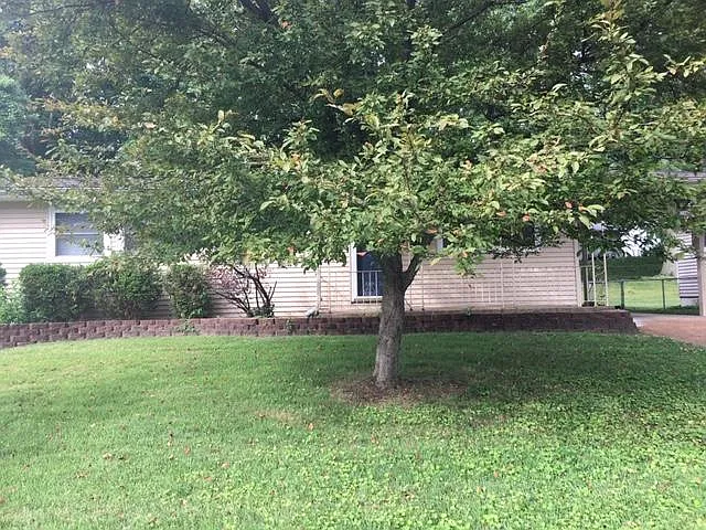 800 Undercliff Dr photo 1