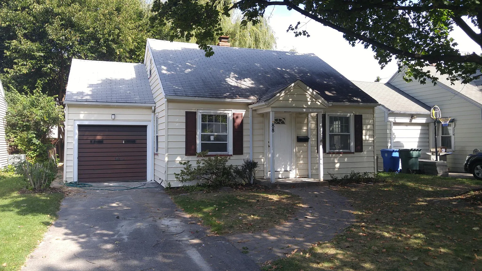 88 Burling Rd photo 1