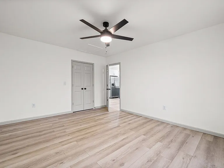 225 Military Rd — Photo 16