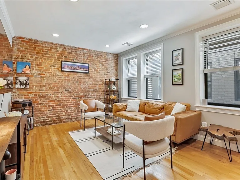 454 Hanover St #4 — Photo 4