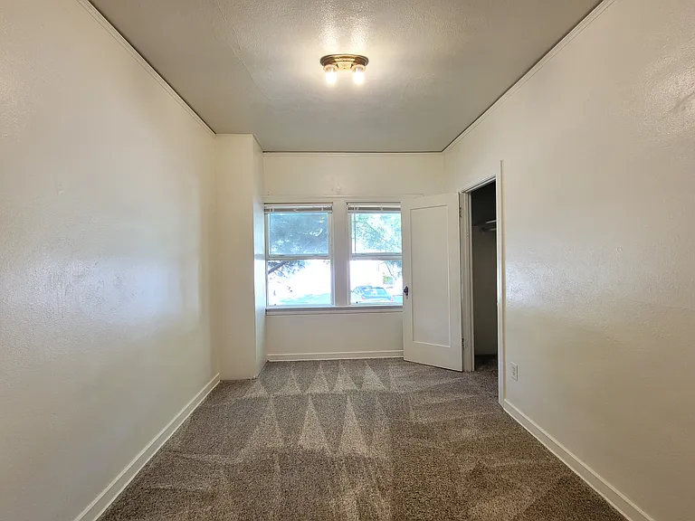 1501 W 3rd St #1 — Photo 14