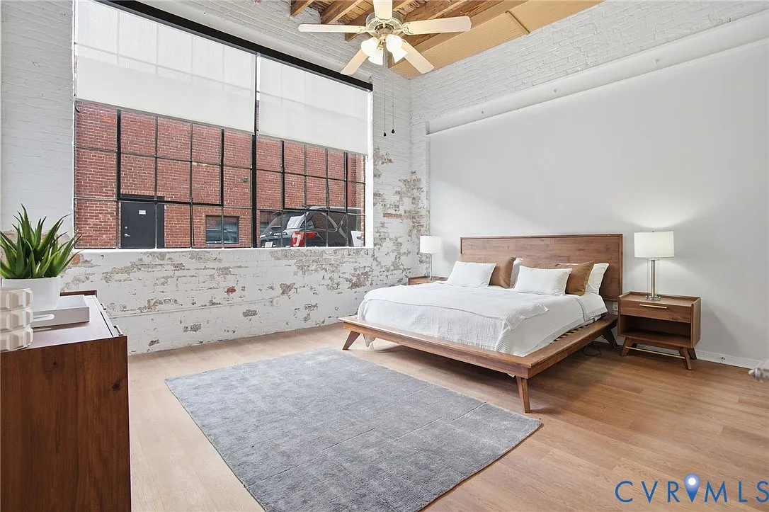 1716 Summit Ave — Photo 1