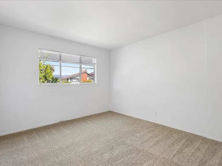 2256 Pacific Ave #G - 2 bedroom | 1 bath | Upper unit — Photo 7