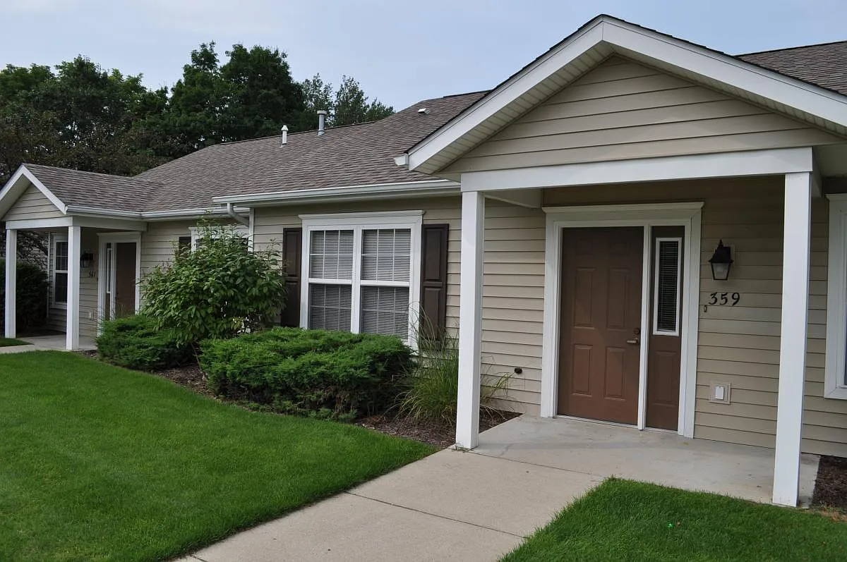 2 bed, 840 sqft, $1,098 — Photo 1