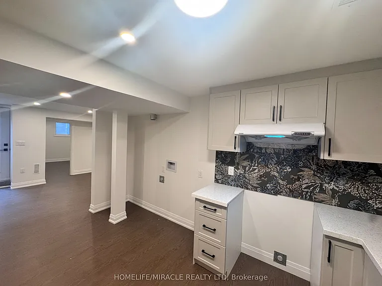 14 Berton Blvd — Photo 8