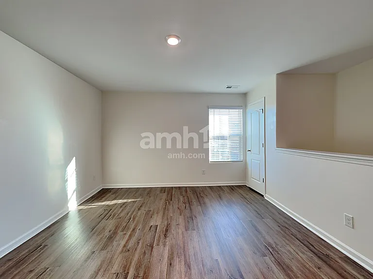 2054 Southlea Dr — Photo 9