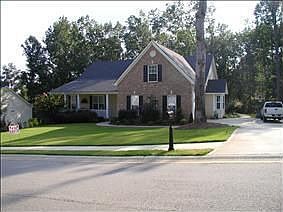 1st image of 293 Thornhill Cir
