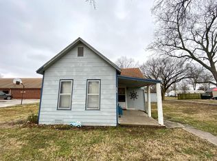 504 E 4th St, Altamont, KS 67330