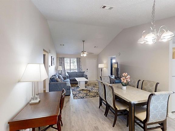 2nd image of 2610 Briar Ln