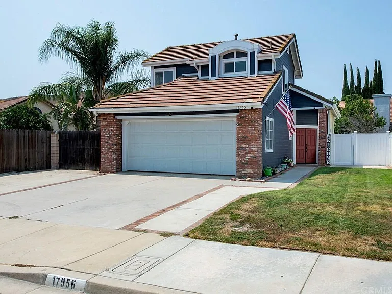 17956 Lariat Dr — Photo 2