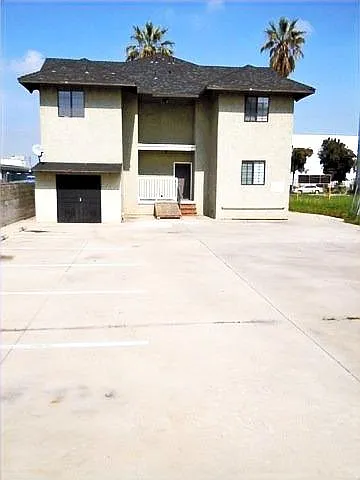 338 W 33rd St — Photo 7