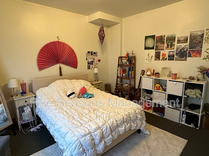 6 bed, 2.0 bath, 2200 sqft, $5,550 — Photo 4