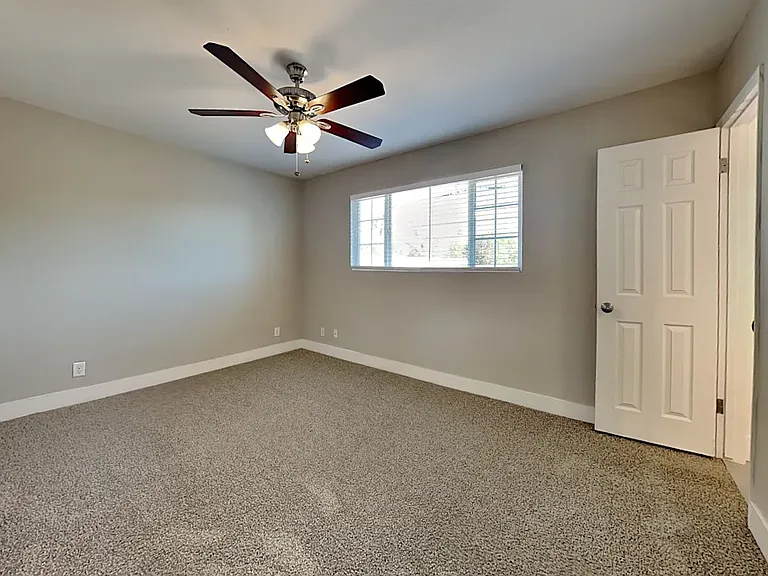 7014 E Latham St — Photo 4