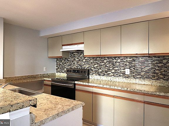 4th image of 4405 Pembrook Village Dr #96