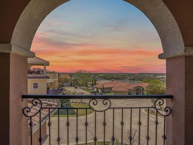 7713 Lakeview Cir — Photo 8