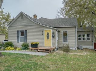 404 SW 3rd St, Lees Summit, MO 64063
