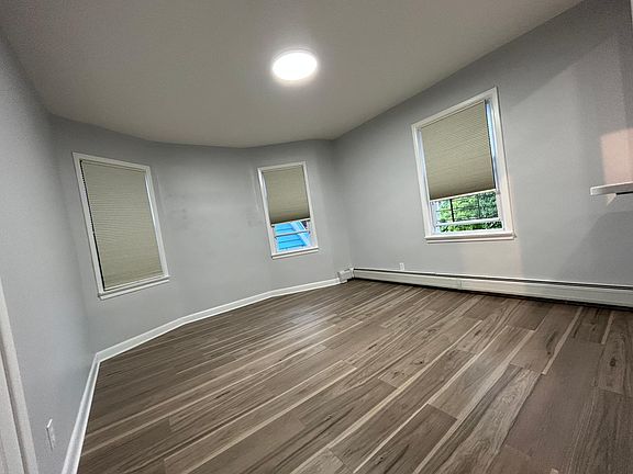4th image of 378 Sheffield St #2A