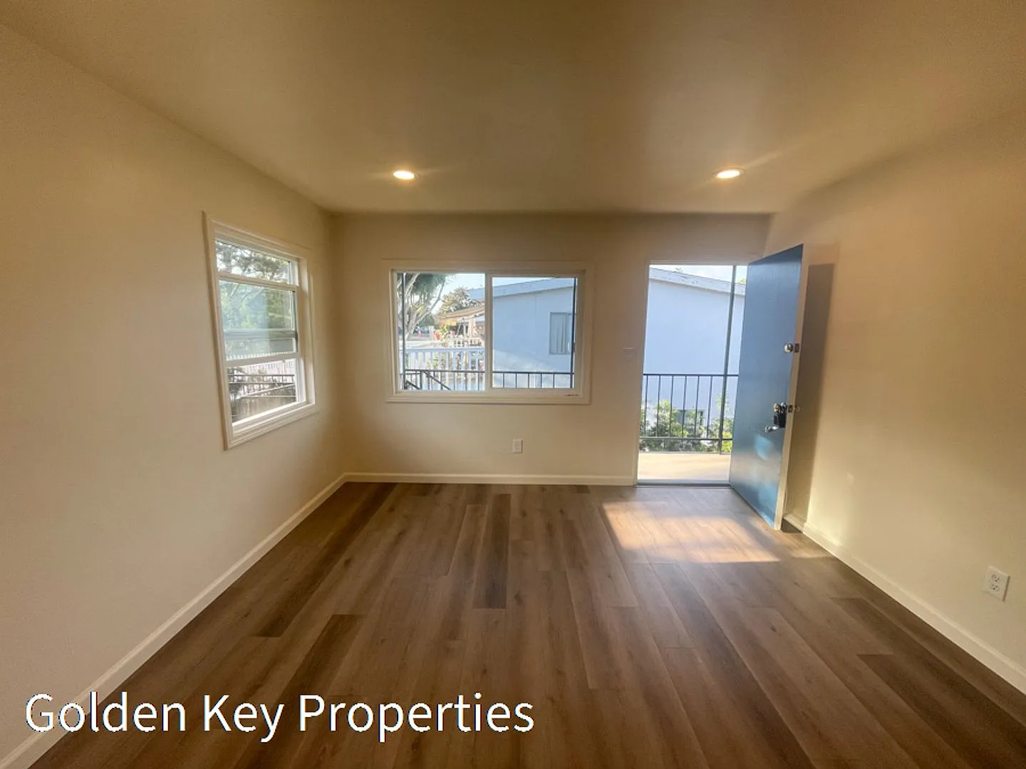 Completely Remodeled Two Bedroom Blocks from the Beach! — Photo 4