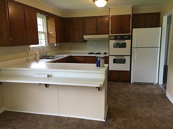 5th image of 1033 Twin Pine Rd