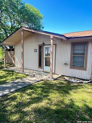 1051 Country Club Dr Photo 1