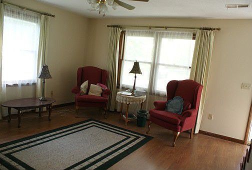 4th image of 1007 S Baker Ave
