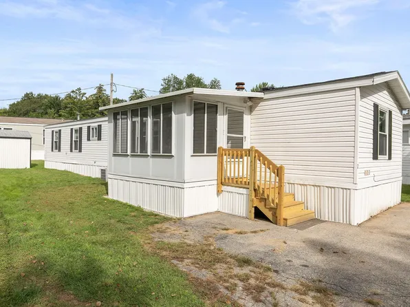 7 Willow Road, Newton, NH 03859