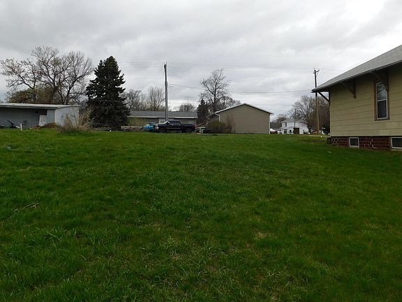3rd image of 419 Lawnridge Ave SE