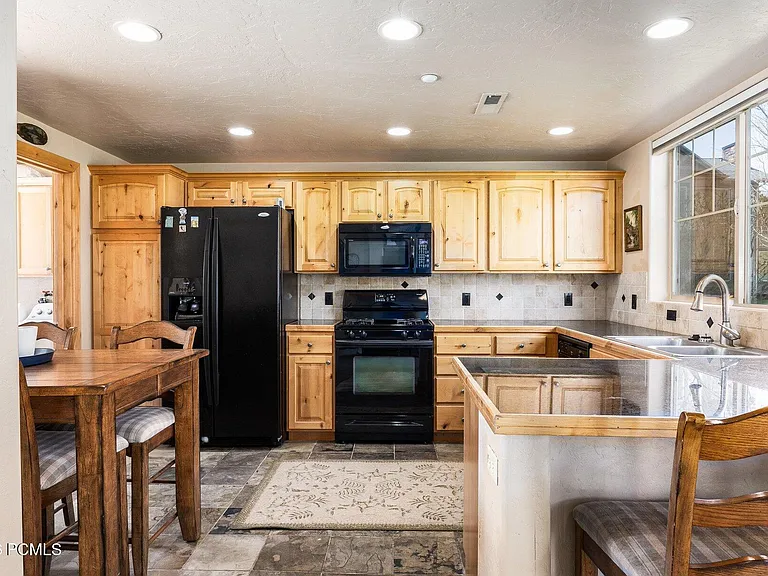 6144 Fox Pointe Cir #C2 — Photo 6