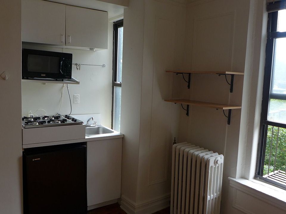 2nd image of 300 8th Ave APT 4O