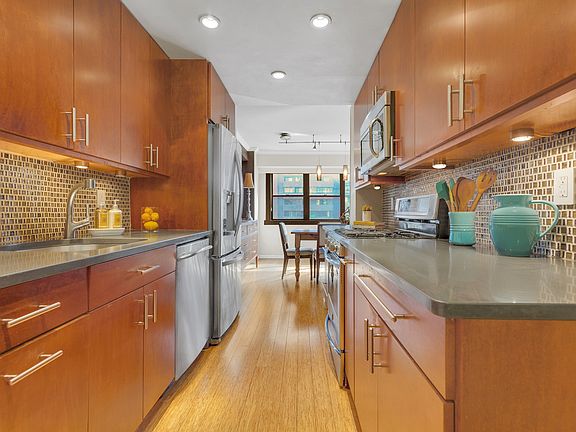 5th image of 235 E 87th St APT 10C