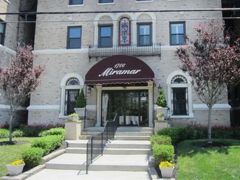 1700 Webb St #5E — Photo 6