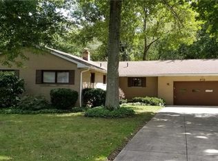 1097 Oak Tree Rd, Akron, OH 44320