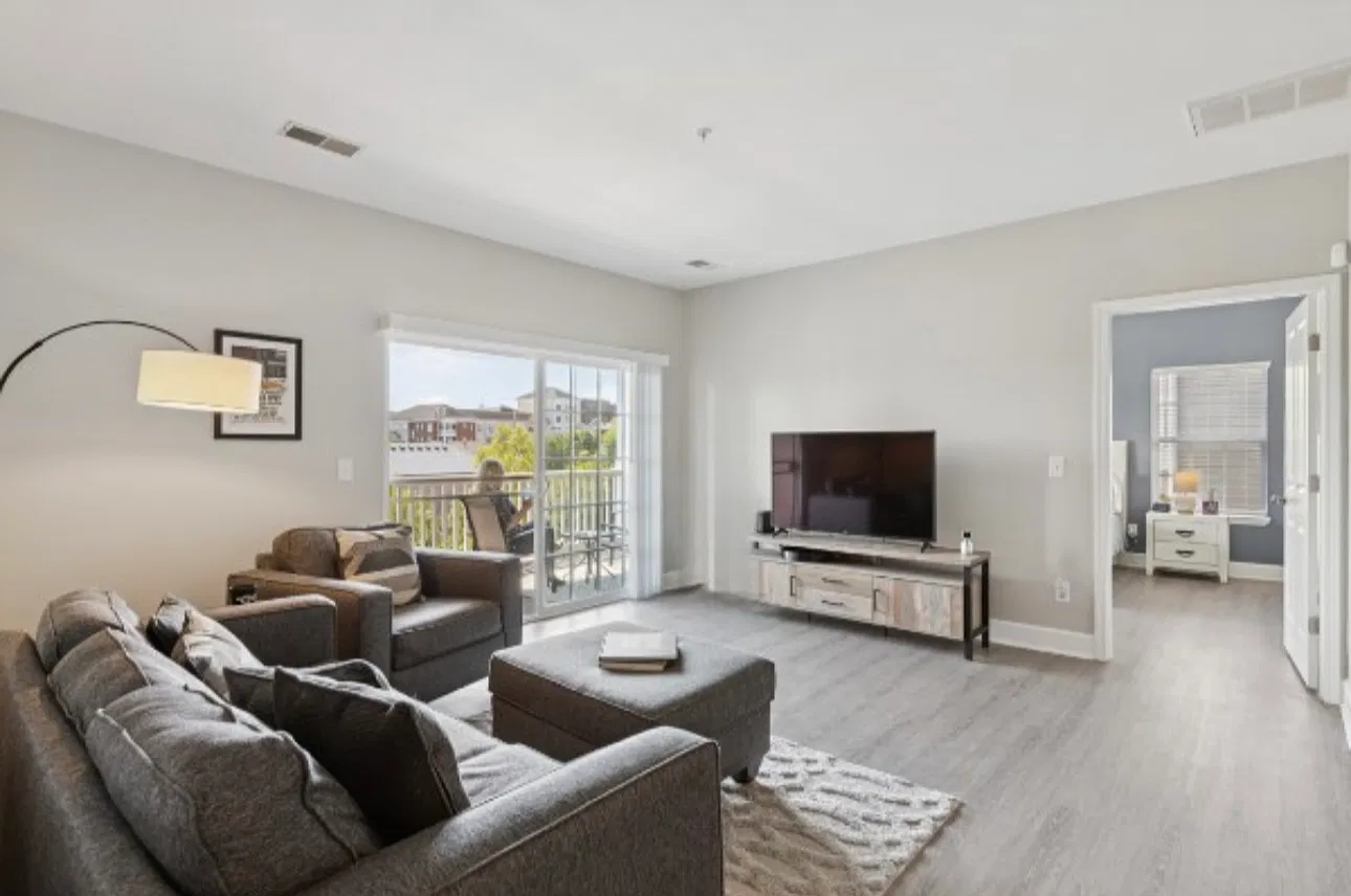 2 bed, 1174 sqft, $1,975 — Photo 3