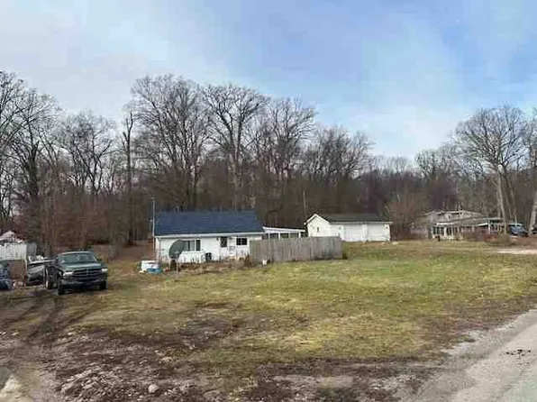 8633 N Angling Rd, Kendallville, IN 46755