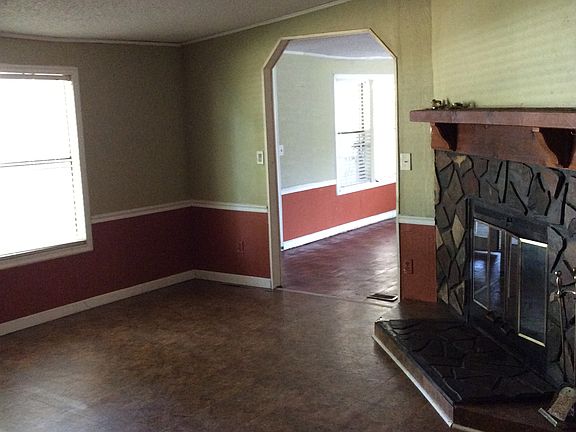 living room w/fireplace