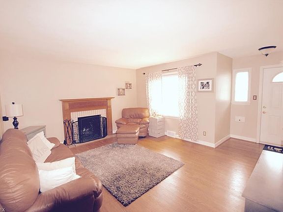 2nd image of 4636 Euclid Blvd