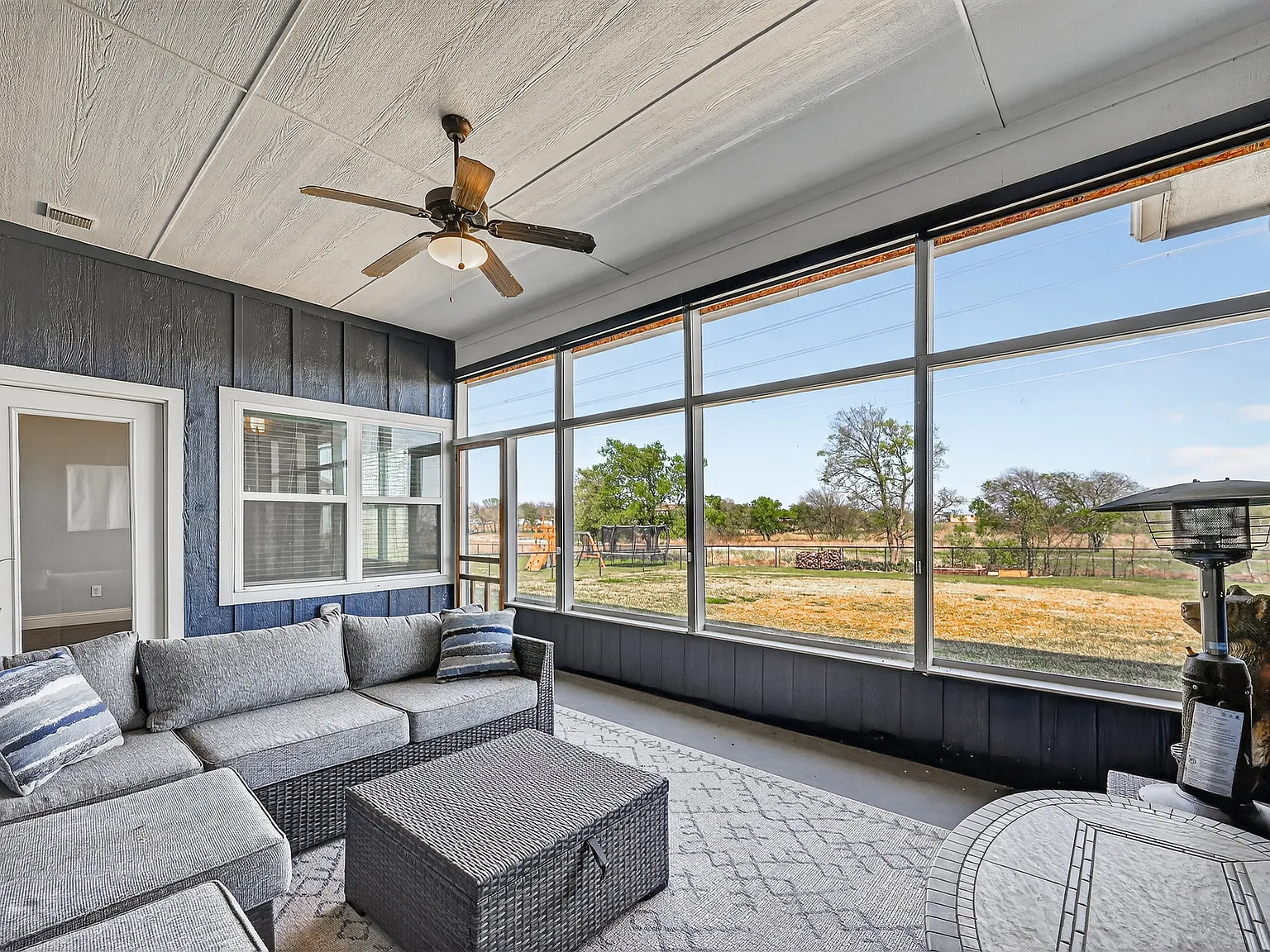 4 bed, 2523 sqft, $3,000 — Photo 3