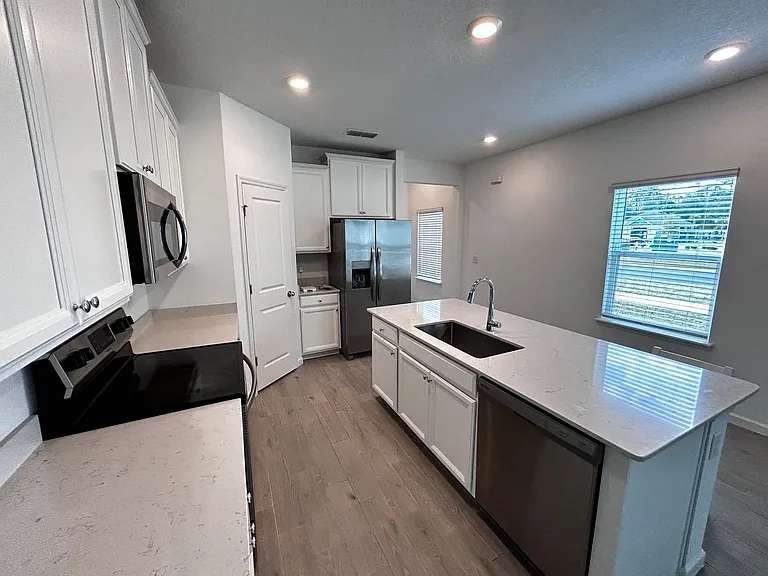 23 Lake Sinclair St — Photo 8