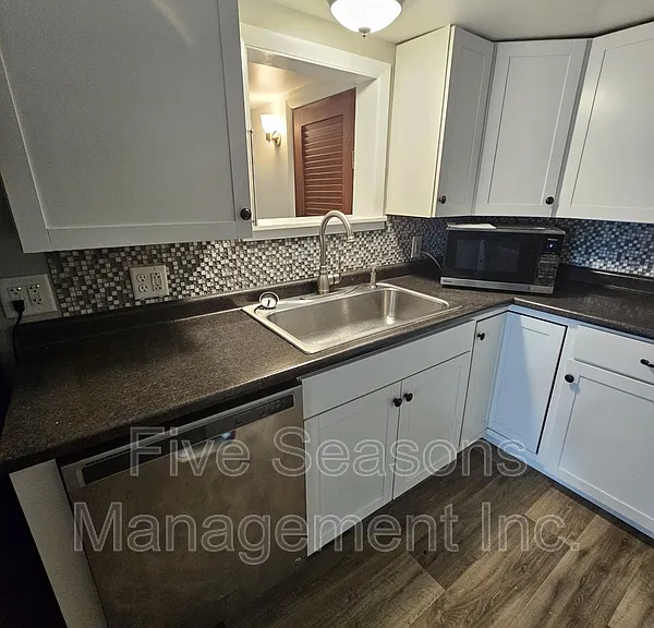 32 West St #A — Photo 3