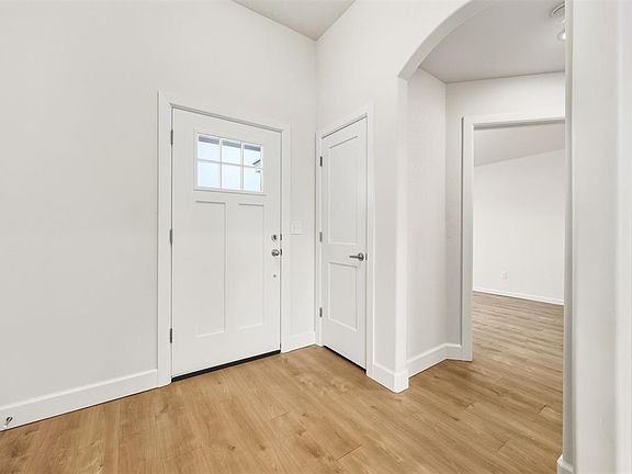 4th image of 2316 Los Angeles Ave
