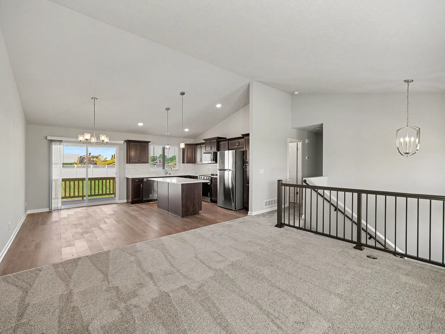 3 bed, 1640 sqft, $3,195 — Photo 2