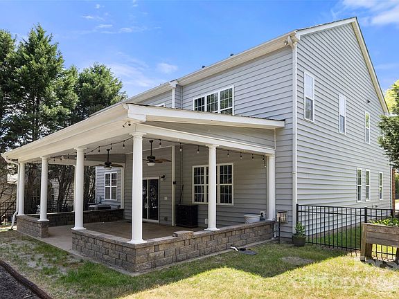 4th image of 1419 Ridge Haven Rd