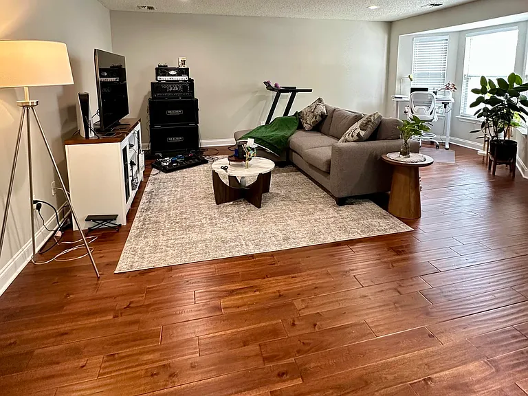 210 Tulip Ln — Photo 4