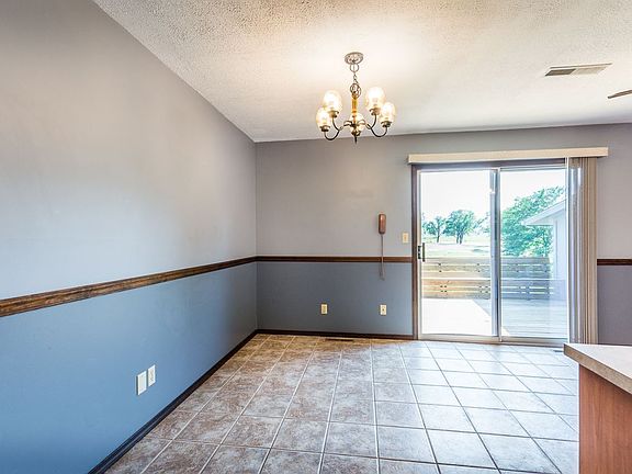5th image of 1900 Violet Cir