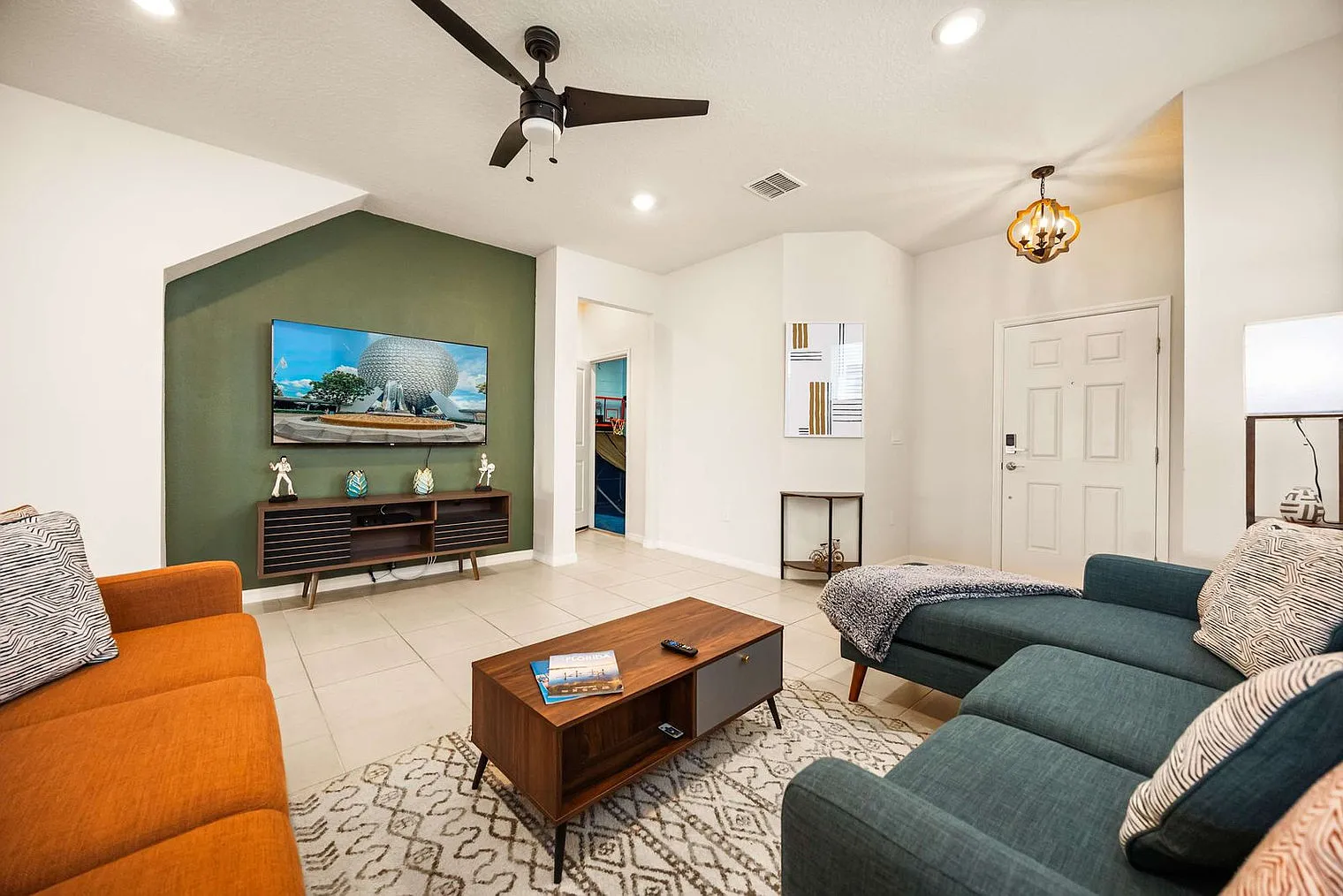 5 bed, 5.0 bath, 4025 sqft, $4,312 — Photo 1