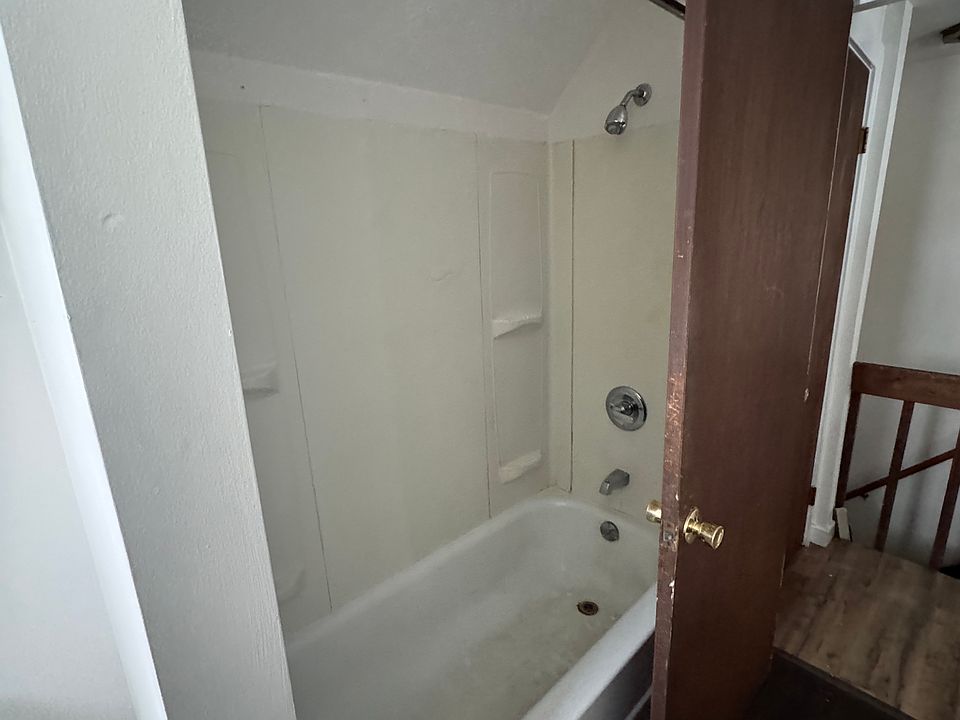 1st image of 5926 Elmwood Ave #2