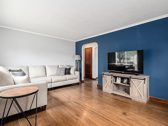 5th image of 201 Rosslyn Ave